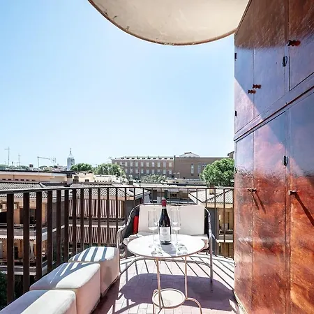 Balconies At The Vatican Appartamento